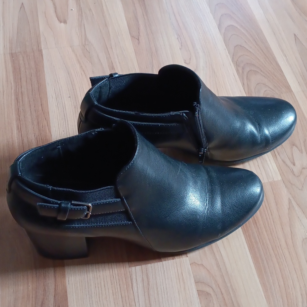 Croft & Barrow Black Leather Heeled Ankle Boots - Size 9.5